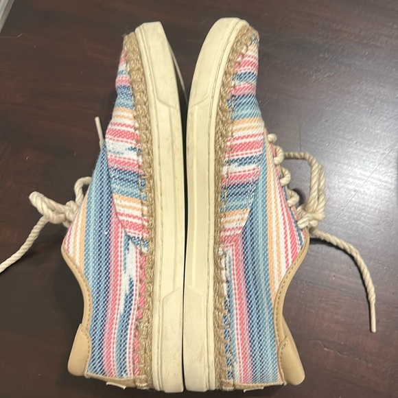 UGG Striped Pastel Knit Espadrille Sneakers Bohemian Lace Up Shoe Women size 7.5 - Picture 9 of 16